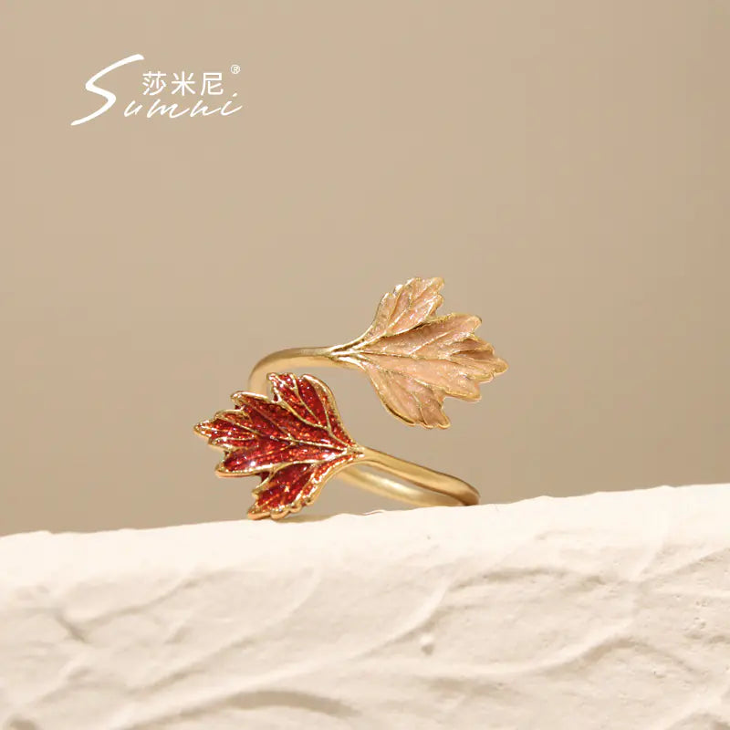 18K Frosted Gold Ring with Retro Maple Leaf Design