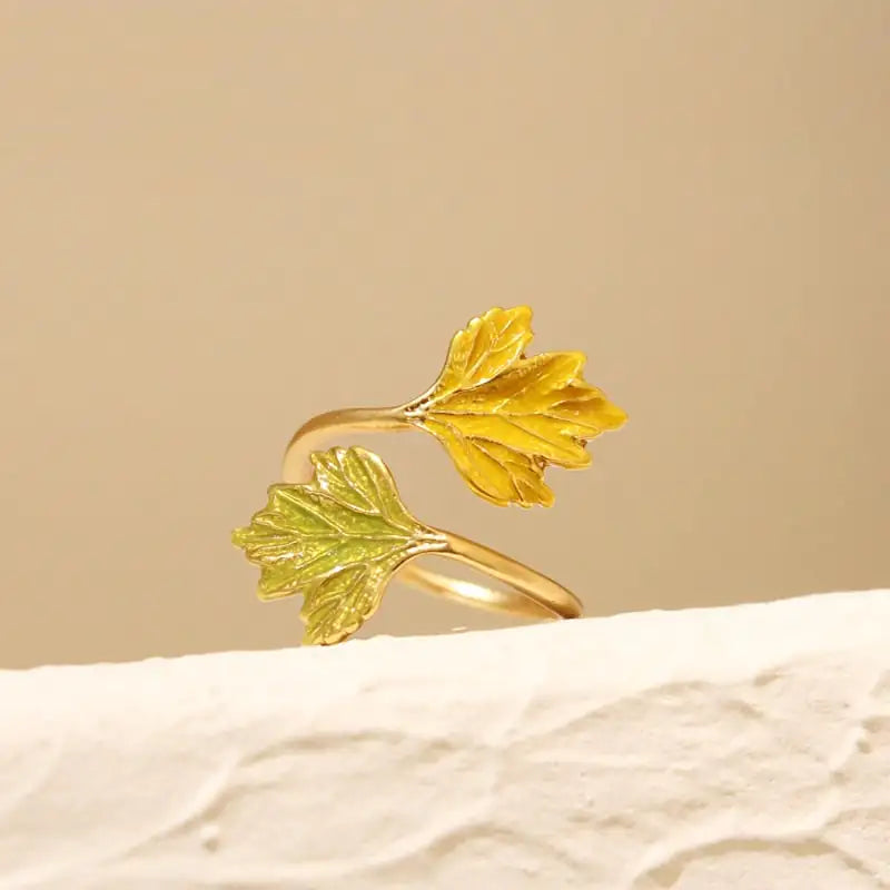 18K Frosted Gold Ring with Retro Maple Leaf Design