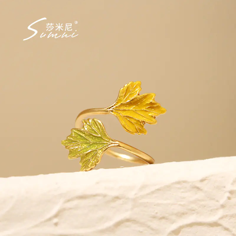 18K Frosted Gold Ring with Retro Maple Leaf Design